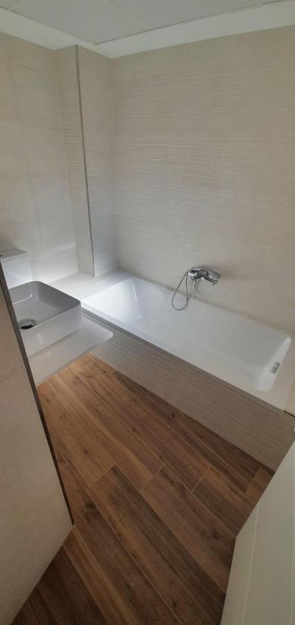 Beautiful Apartment In Third Line Beach Boliches Fuengirola Eksteriør bilde