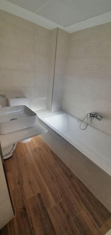Beautiful Apartment In Third Line Beach Boliches Fuengirola Eksteriør bilde